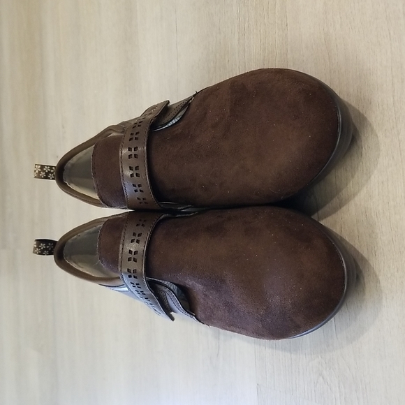 EUC - JBU by Jambu Gail Slip On Size 10M - Picture 4 of 11